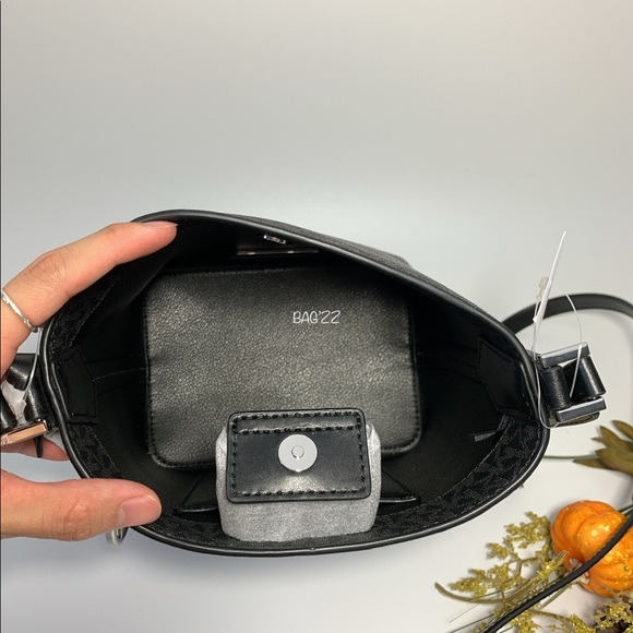 Michael Kors Kimberly Small Bucket Bag - Picture 6 of 8